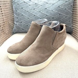 J/SLIDES Sallie Wedge Platform Leather Sneaker Women's size 9